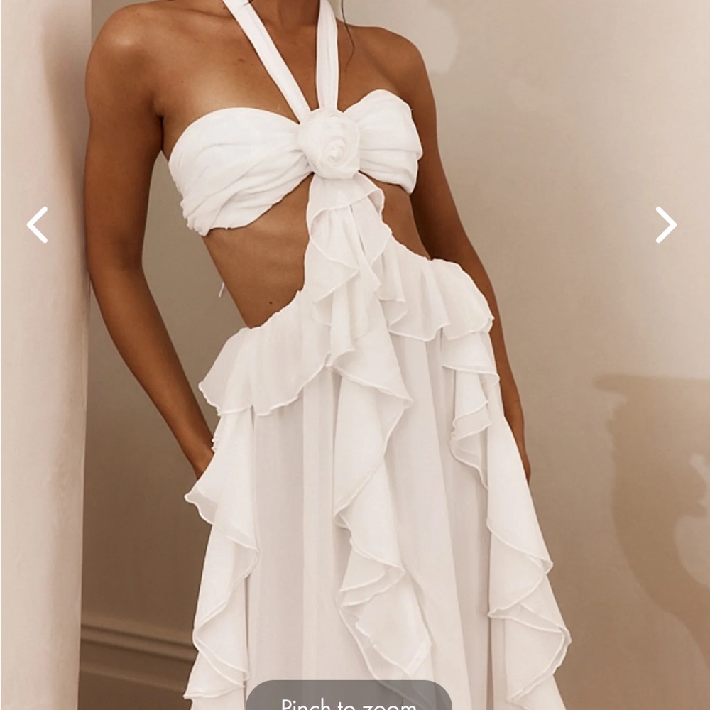 SANTIAGO CUT-OUT RUFFLE MAXI DRESS WHITE- Selfie Leslie. NEW WITH TAGS.